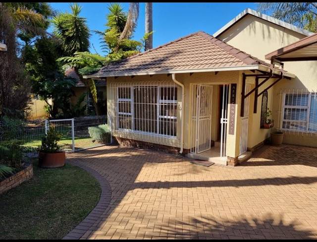 3 BEDROOM PROPERTY TO RENT IN VAN RIEBEECK PARK